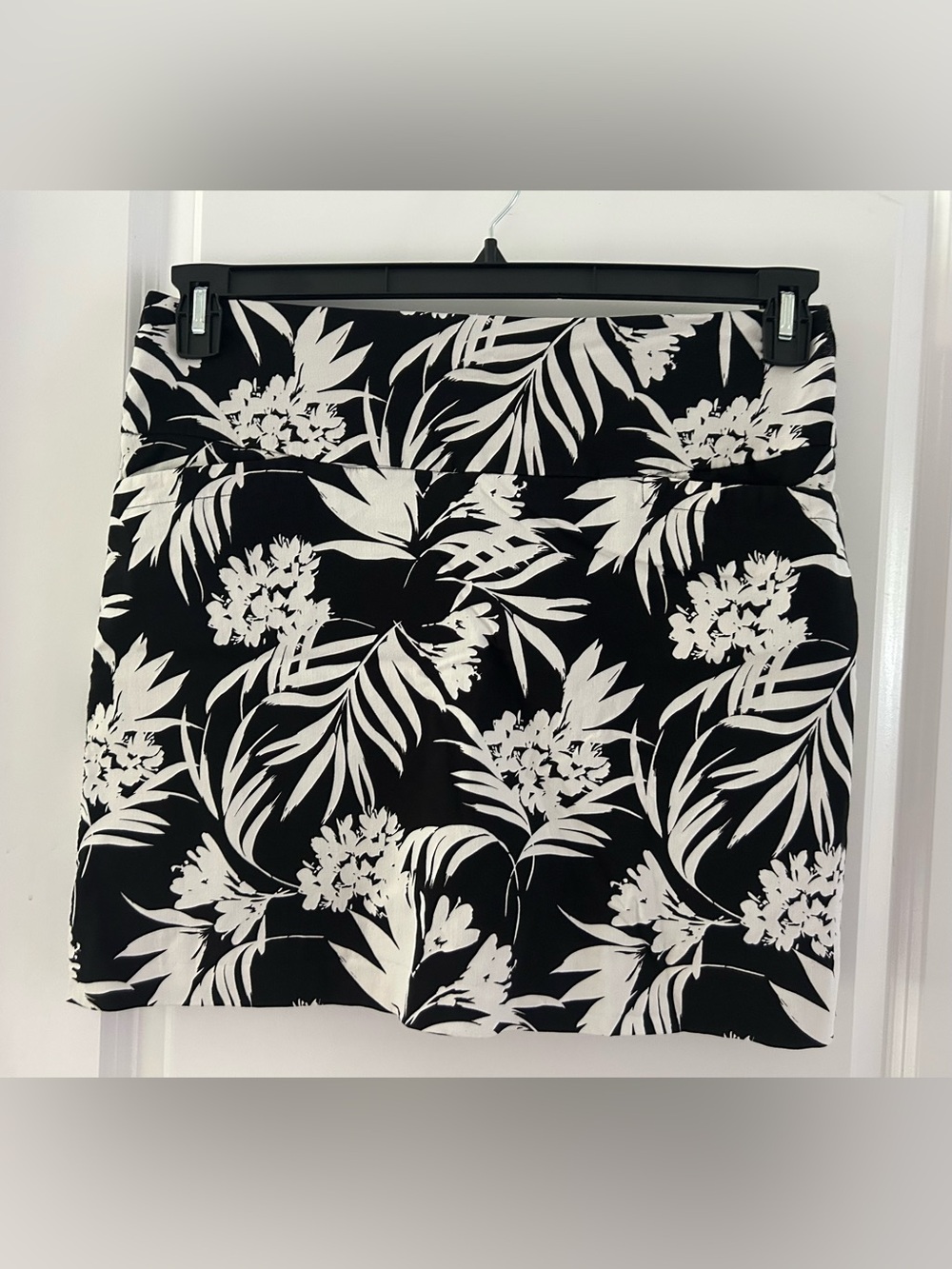 SC&Co Black & White Tropical Print Golf Skort•Size Large